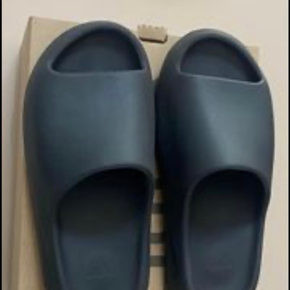 Almost new Yeezy slides - Picture 2 of 4